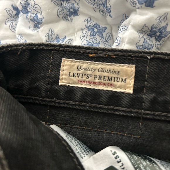 Levi’s Women 501 90s Straight Jeans - Picture 6 of 8